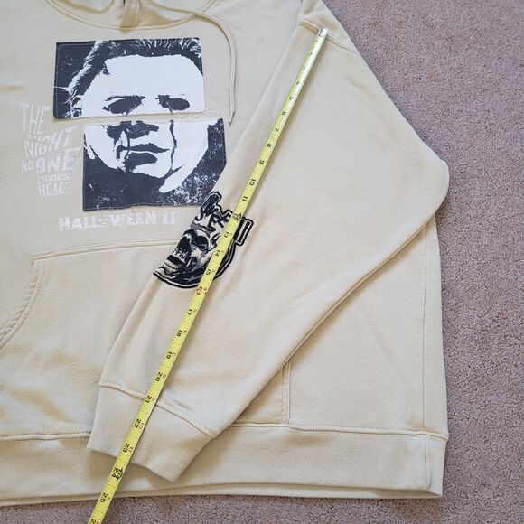 Halloween 2 Michael Myers Size 2XL Mens He's Back Cream Patchwork Hoodie Horror - Picture 8 of 8